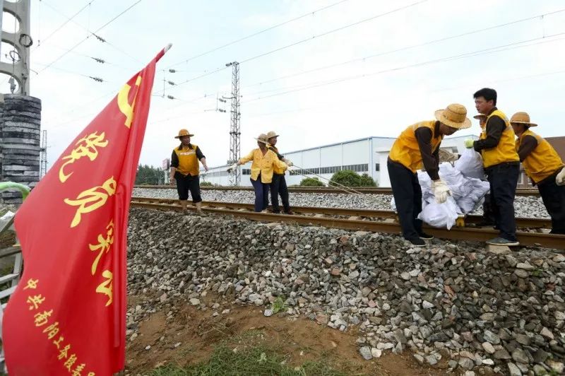 南陽(yáng)工務(wù)段曹天才最新,南陽(yáng)工務(wù)段之星——曹天才的最新風(fēng)采展現(xiàn)